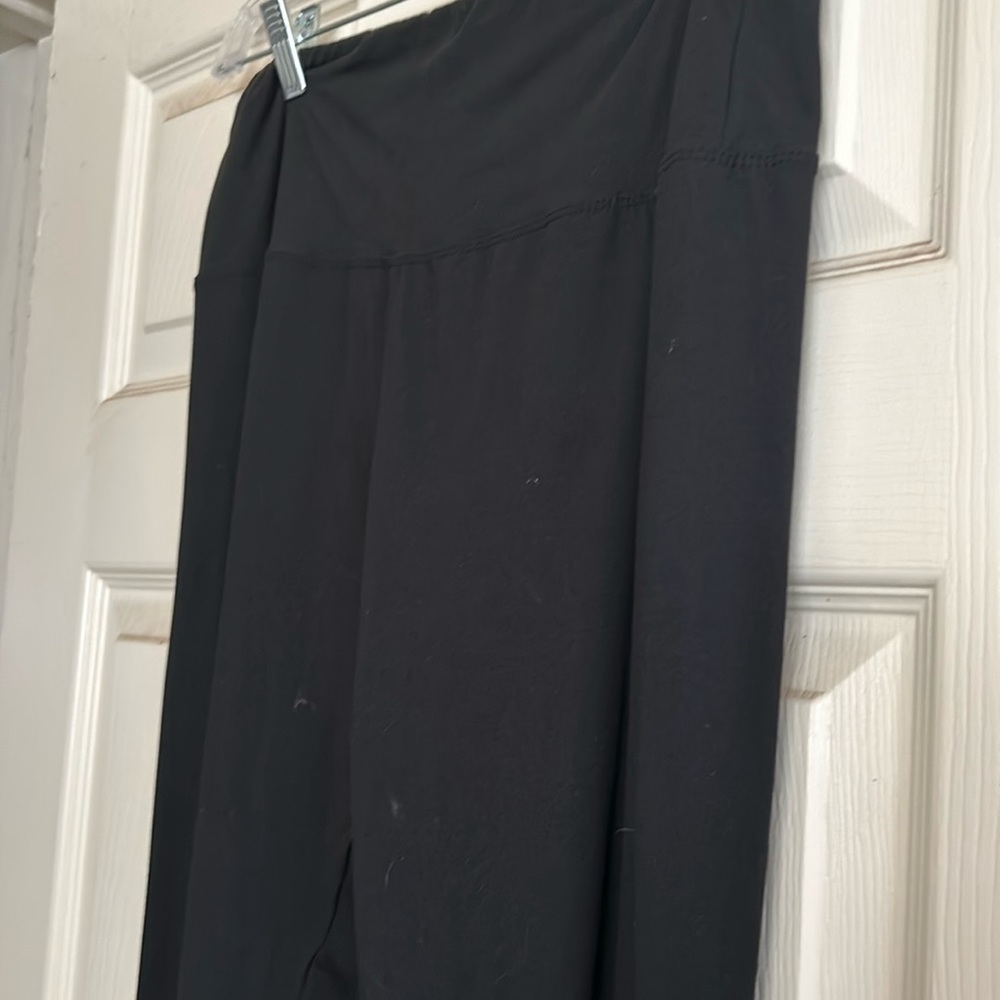 Make An Offer black knee length leggings ✔️
